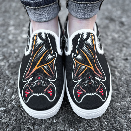 Zapatos sin cordones para skate con murciélagos colgantes