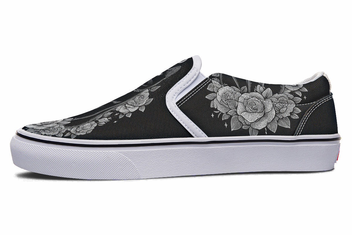 Lunar Familiar Cat Slip On Shoes